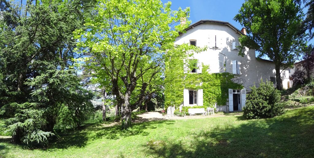 Belles demeures à vendre de 0.37 HA - beaujolais