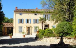 facade demeure provenale
